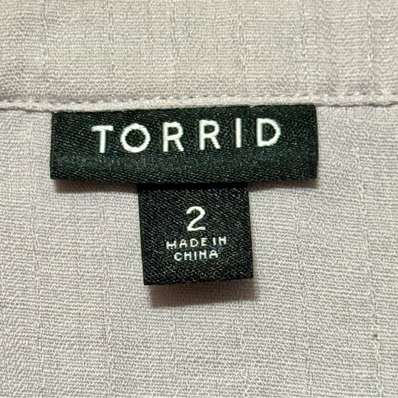 Torrid Harper Gauze Button Down Front Lightweight Sleeveless Back Pleat Blouse - Picture 11 of 13